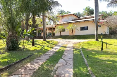 Chácara 2.300 m² com lazer completo, piscina semiolímpica e pomar produtivo.