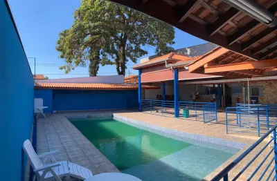 Linda chácara com academia, piscina, sauna e campo de futebol