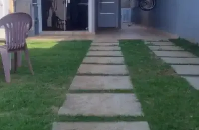 Casa à venda no bairro regina – lado praia, rua pavimentada, com suíte, área gourmet, 3 vagas, escritura e opção de compra mobiliada por r$ 305 mil