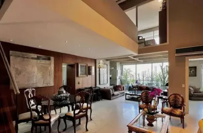 Duplex reformado 290m² - 4 dorms e 3 suítes - andar alto e vista livre - 3 vagas