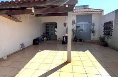 Casa no jd tropical próximo ao hu. casa está precisando de reformas.