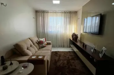 Apartamento na cidade universitária com móveis projetados