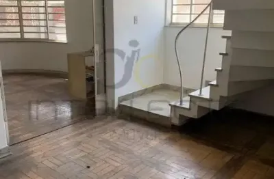 Sobrado espaçoso com excelente potencial para reforma! - so2475