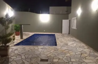 Sobrado à venda na Ribeirania, com 300m² de área útil, 5 quartos, sendo 3 suítes, piscina, 5 vagas de garagem