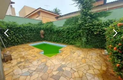 Casa térrea com 235m² de área construída, 4 suítes, 4 vagas de garagem, piscina, churrasqueira, Bairro Alto da Boa Vista, Ribeirão Preto