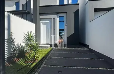 Casa à venda com 02 dormitórios sendo uma suíte e vaga de garagem junto a um belo jardim, joaia,  p