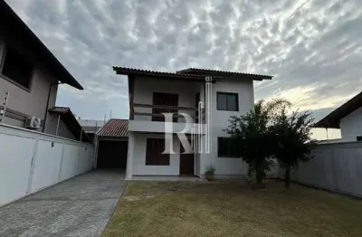 Casa para locação com 04 dormitórios sendo uma suíte e área gourmet com churrasqueira, centro, tiju