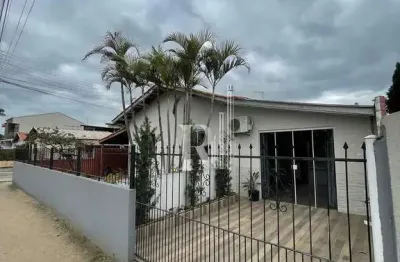 Sala comercial disponível para locação com 30m² em rua principal do bairro areias