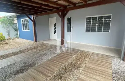 Casa com 05 dormitórios, vaga de garagem coberta e área de lazer com churrasqueira disponível para