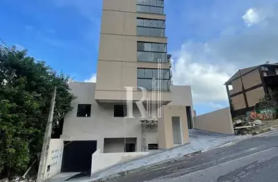 Apartamento à venda com living integrado, 2 dormitórios sendo uma suíte e vaga de garagem coberta,