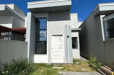 Casa semi mobiliada para locação com suíte, área de lavanderia coberta, vaga de garagem e quintal,
