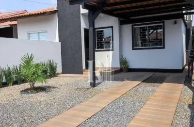 Casa com 02 dormitórios e ampla área de festas com piscina e muito conforto à venda no Bairro Unive