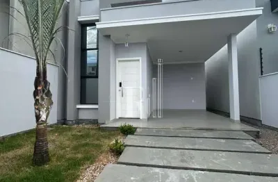 Casa semi mobiliada disponível para venda com 3 dormitórios sendo uma suíte, passagem lateral e 2 v