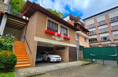 Casa com 4 quartos para Venda no bairro Centro em Juiz de Fora, MG