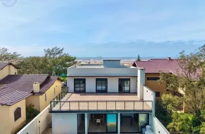 Sobrado à beira mar - oportunidade para quem busca um imóvel amplo