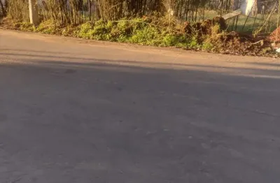 Terreno plano no parque das varinhas com asfalto bem localizado