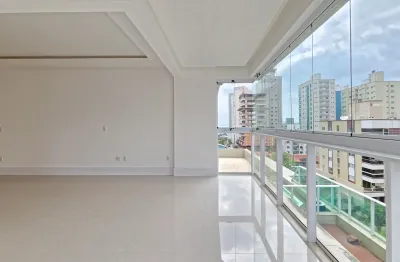Apartamento com 3 suítes e 3 vagas no centro de itapema e a poucos metros da praia.