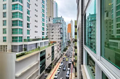 Apartamento a venda  semimobiliado com 3 suíte e 3 vagas no scariot residence em balneário camboriú sc.