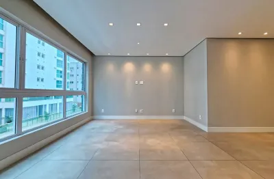 Apartamento a venda  semimobiliado com 3 suíte e 3 vagas no scariot residence em balneário camboriú sc.