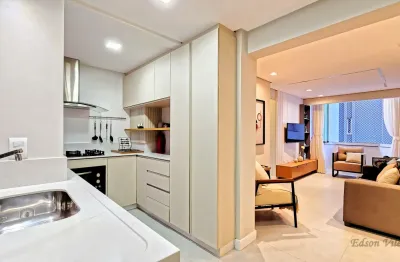 Apartamento de 2 quartos sendo 1 suíte, terraço privativo a venda na Rua 1600 em Balneário Camboriú SC.