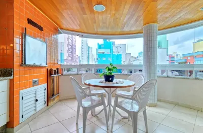 Apartamento mobiliado com 3 quartos sendo 1 suíte e 3 vagas privativas, no centro de balneário camboriú.