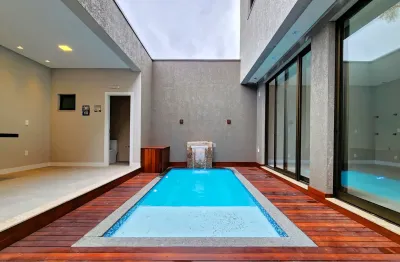 Sobrado duplex com 3 suítes, piscina, churrasqueira a carvão, situado no bairro da barra em balneário camboriú sc