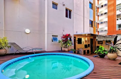Apartamento com estilo de uma casa! Diferenciado com 2 suítes, terraço privativo, piscina e 2 vagas.