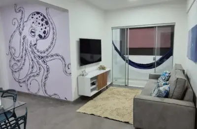 Apartamento mobiliado a venda com 2 quartos na rua 3300 e reta para a praia.