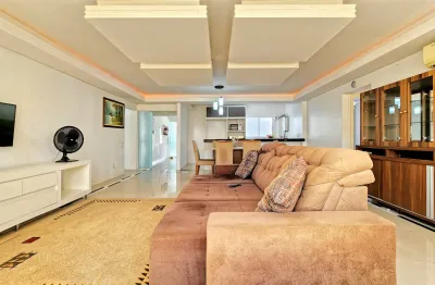 Cobertura a venda no Edifício Pablo Neruda. Com 4 quartos e 3 vagas na Avenida Brasil.