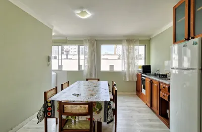 Apenas 4 minutos da praia. Apartamento com 3 quartos sendo 2 suítes e 1 vaga privativa.