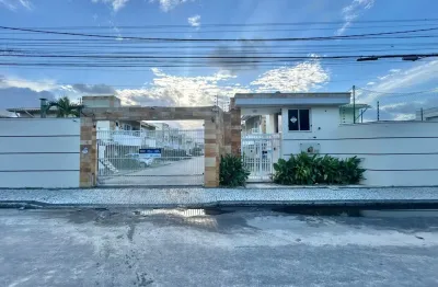 Casa em condomínio fechado com 140m2, 3 suítes, 3 vagas na Sapiranga
