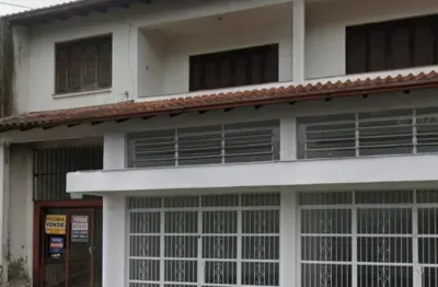 Esta sólida casa padrão, situada em sapucaia do sul, bairro vargas, está disponível tanto para venda quanto para locação