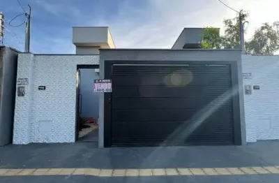 Casa com 3 quartos à venda na Avenida Felipe Camarão, 1, Goiá 2, Goiânia