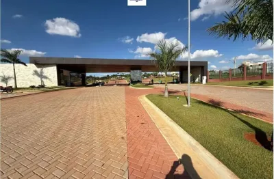 Terreno em condomínio fechado à venda na Avenida Sebastião Oscar De Castro, 1, Jardins Parma, Senador Canedo