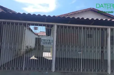 Casa 2q (garagem coberta): oportunidade única para morar pertinho de tudo que você precisa!
