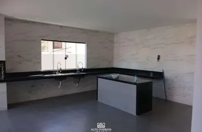 2019 - Casa com 3 suítes plenas, 4 vagas de garagem, Piscina, à venda 450m² por R$ 1.050.000,00 na