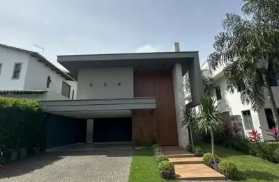 Casa de Condomínio 4 Quartos para Venda no Jardins Madri - Goiânia