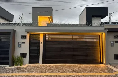 Casa nova à venda no jardim atlântico - 3 suítes, pé direito duplo e piscina aquecida