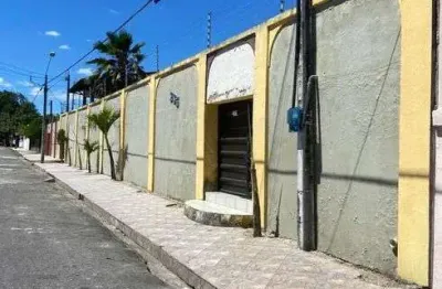 Imensa casa com 1.089m2 de terreno, ótima para qualquer tipo de negócio.