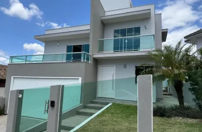 Lindíssima casa em ótima localização no bairro pedra branca