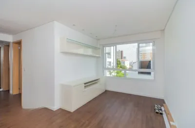 No Bairro Higienópolis, no Condomínio Simple, este apartamento une localização estratégica, infraestrutura moderna e acabamento de excelente padrão.