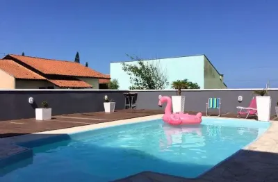 Sobrado para aluguel e venda possui 180 metros quadrados com 3 quartos