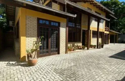 Sobrado para venda tem 236 metros quadrados com 4 quartos em glória - joinville - sc