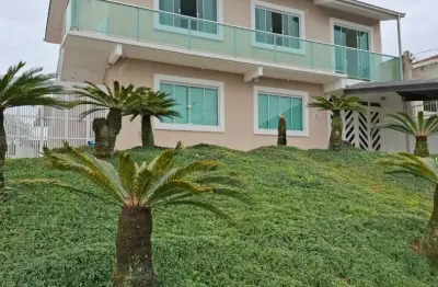 Averbado! lindo sobrado, perfeito para famílias que buscam espaço. localizado no bairro petrópolis livre de enchente.