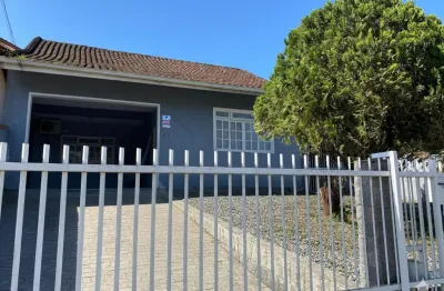 Casa ampla localizada no bairro joão costa, perfeita para a família que procura por espaço e privacidade.