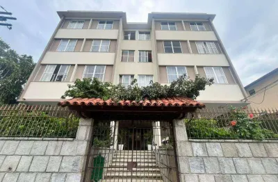 Apartamento 2 quartos reformado com dependência em bairro nobre