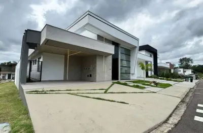 Linda casa no condomínio quinta das marinas piscina e churrasqueira