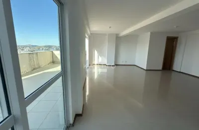 **Linda Cobertura de 4 Quartos, 4 suítes em Juiz de Fora, MG!** ÁREA DE LAZER COMPLETA