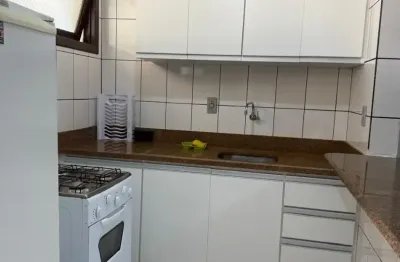 Apartamento mobiliado em ótima localização a 50 metros do mar e da praça central