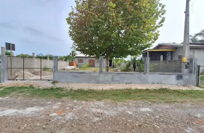 Casa de alvenaria à venda, frente norte, terreno com 348 m2 todo murado.